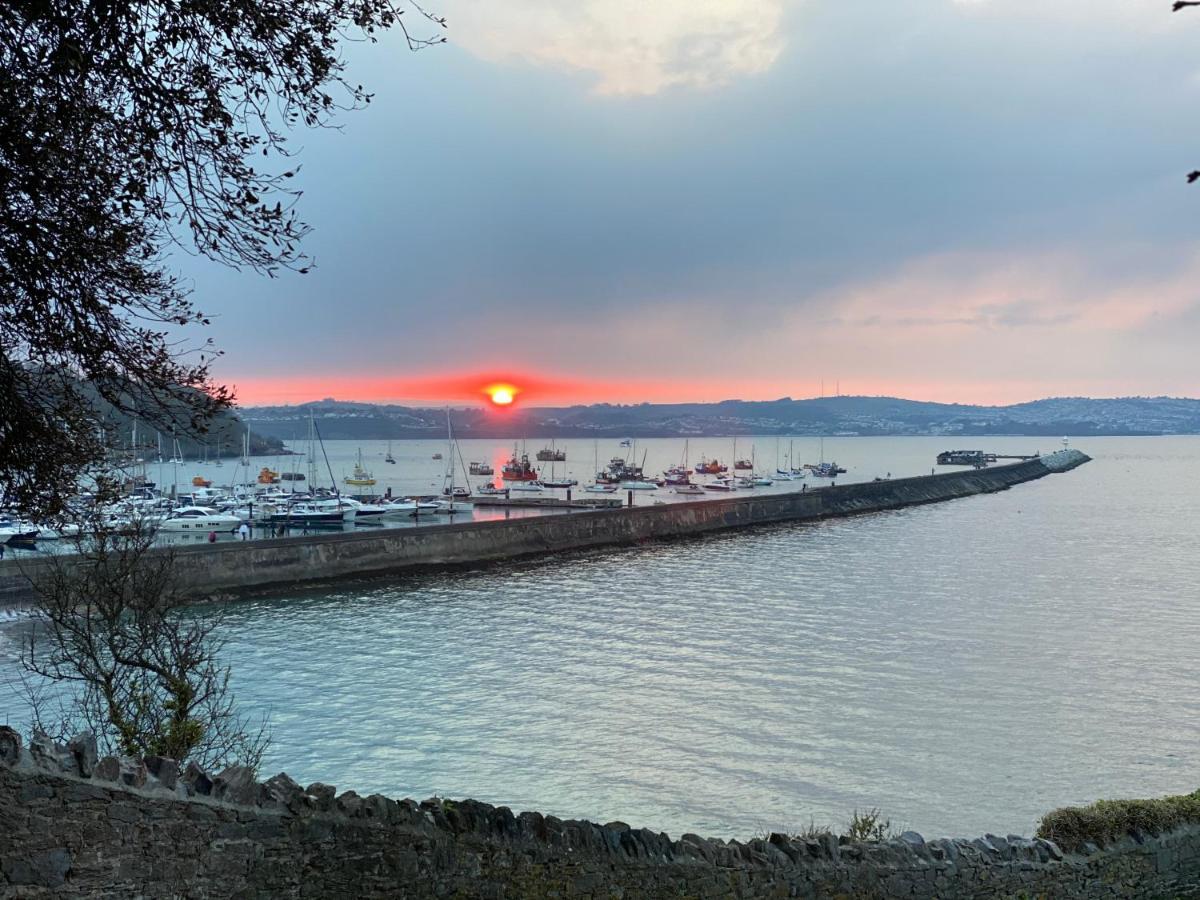 Lobster Pot Apartment With Stunning Harbour And Sea Views And Free Parking For One Car & Pet Friendly Brixham Exterior foto